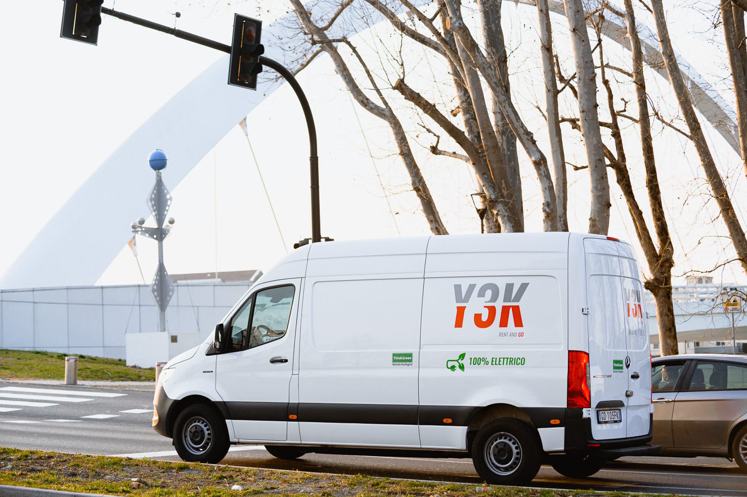 sprinter-full-electric-green-mercedes -benz-y3k-shooting-monferrato-2021-piemonte-italy-car-elettrico-3